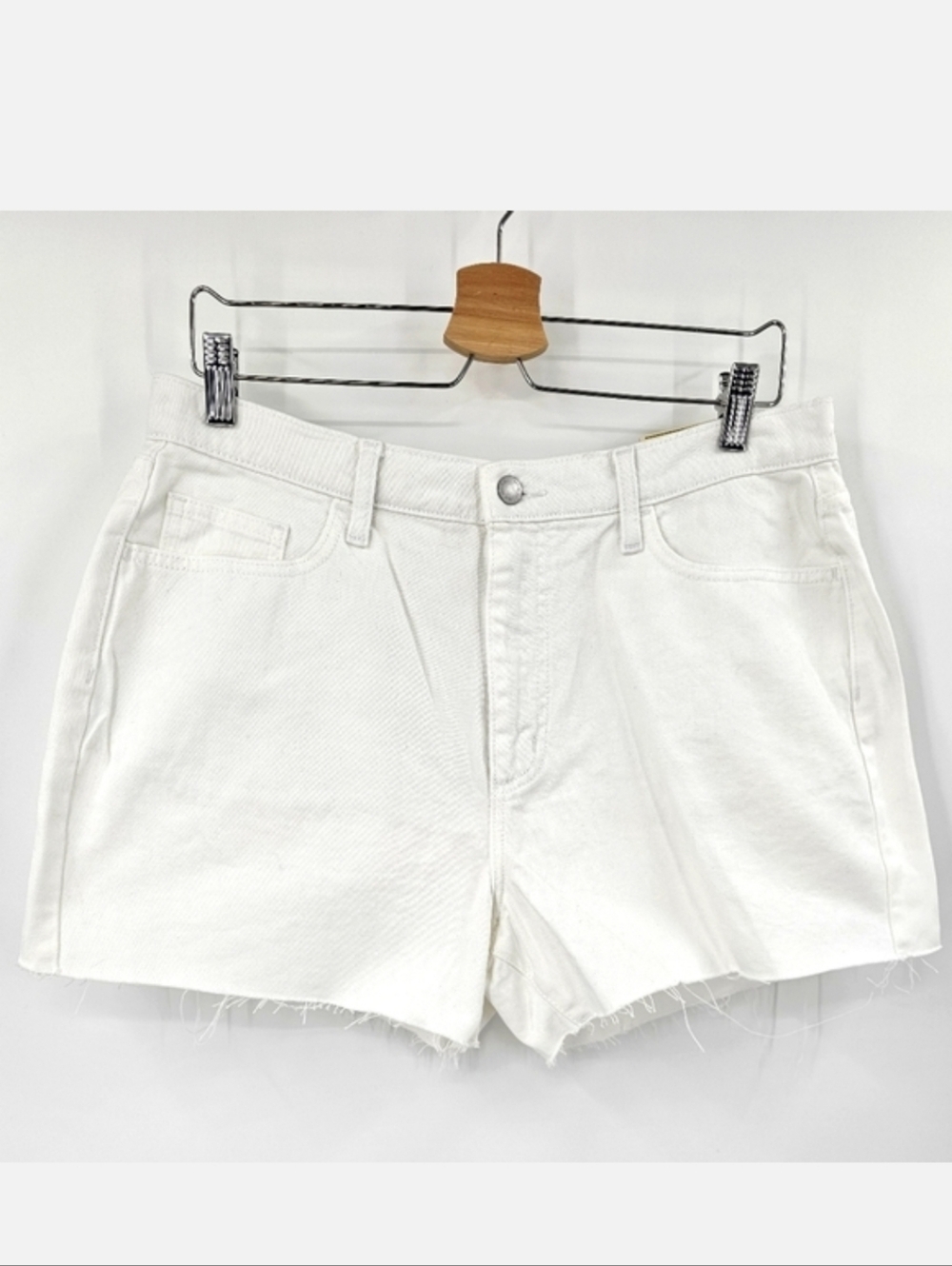 Universal Thread White Denim Boyfriend Shorts NWT Size 12